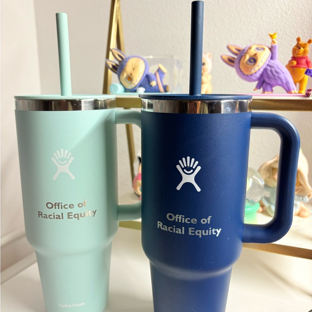 Hydro Flask Tumblers in Light blue and Dark Blue
